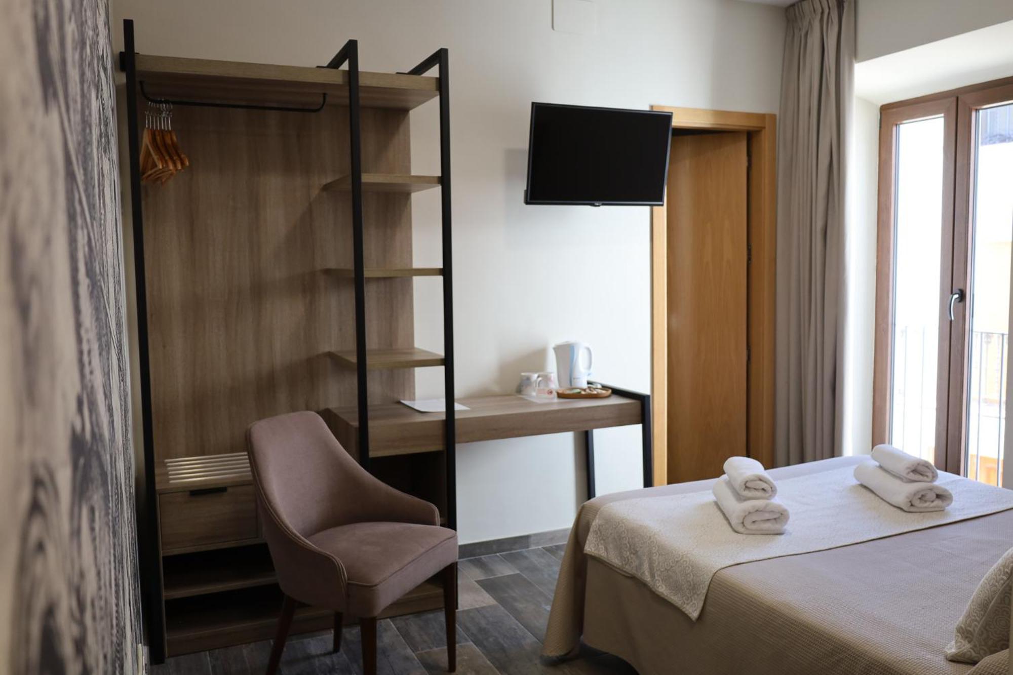 Hospedium Dlj Hostal Tematico Desde La Juderia Arjona ภายนอก รูปภาพ