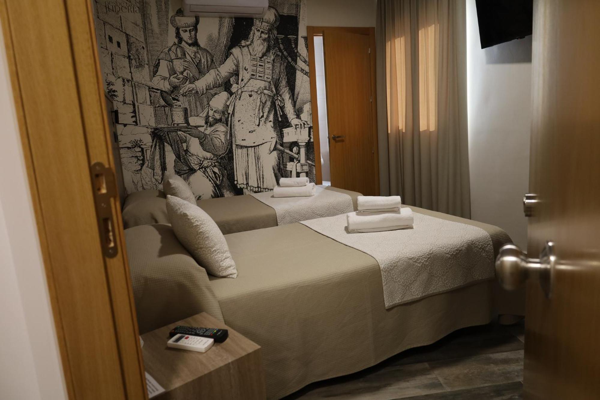 Hospedium Dlj Hostal Tematico Desde La Juderia Arjona ภายนอก รูปภาพ