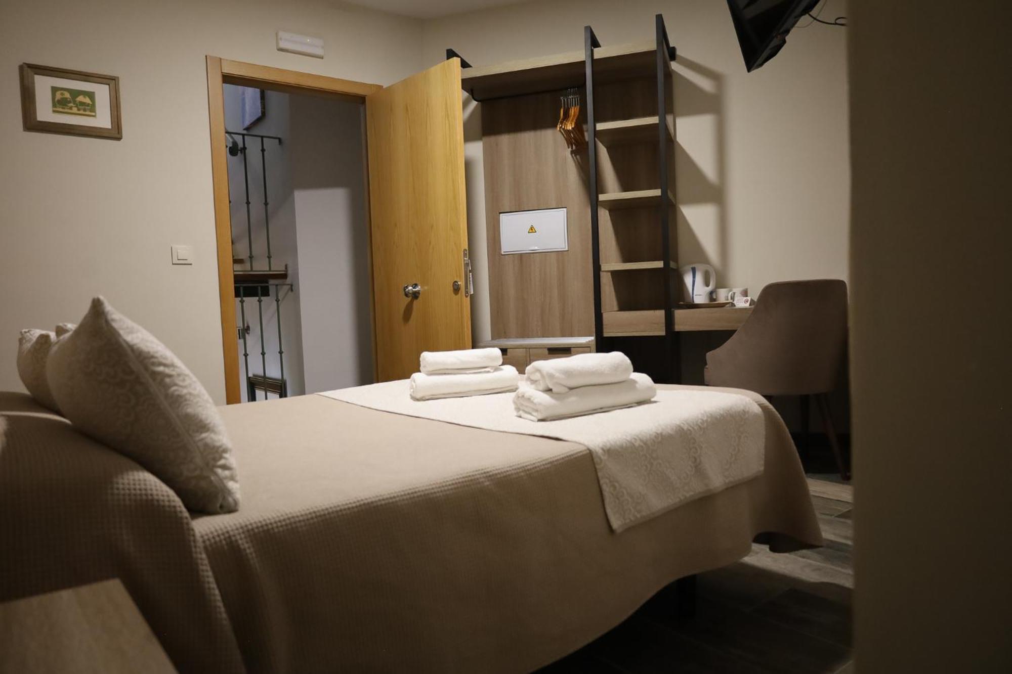 Hospedium Dlj Hostal Tematico Desde La Juderia Arjona ภายนอก รูปภาพ